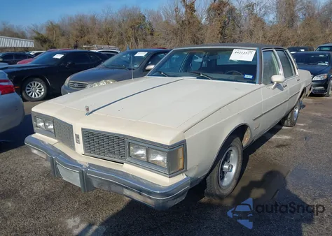1984 Oldsmobile Delta 88 Royale Brougham z USA, uszkodzony, nr VIN 1G3AY69Y5EX343426